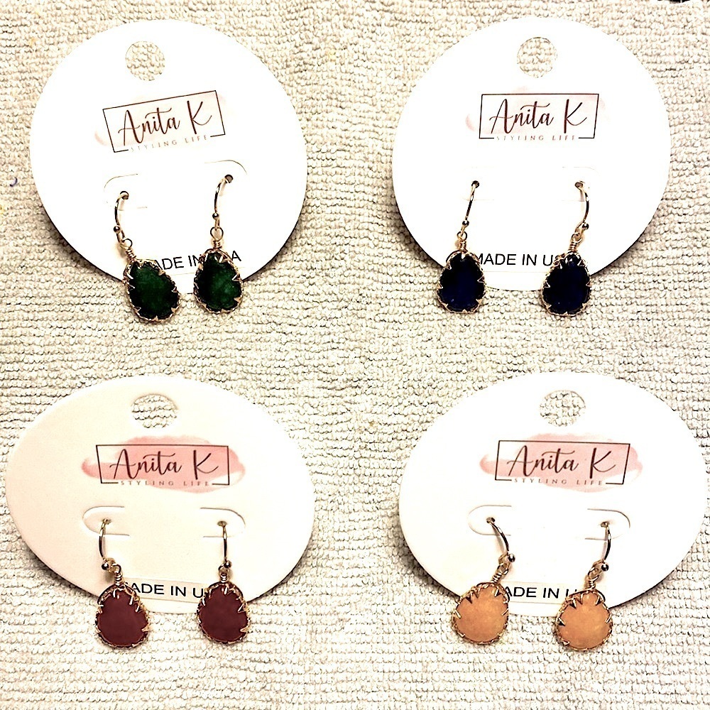 💫$10 add on.  Deep Navy/black Drop Stone Delicate Earrings.